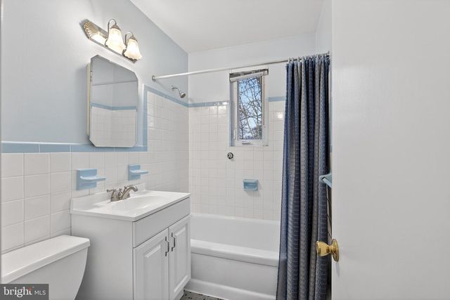 821 KENYON LN, Newark, DE 19711