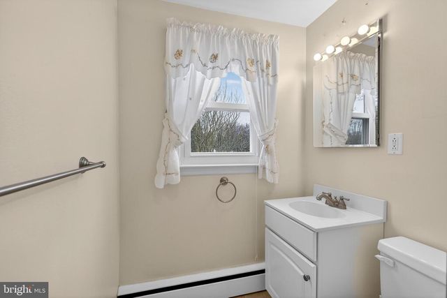 821 KENYON LN, Newark, DE 19711