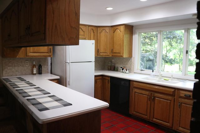 6310 Shappie Road, Clarkston, MI 48348