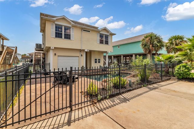 1323 Wahini Street, Tiki Island, TX 77554