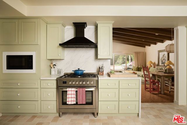 6001 Manton Avenue, Woodland Hills (los Angeles), CA 91367