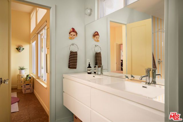 6001 Manton Avenue, Woodland Hills (los Angeles), CA 91367