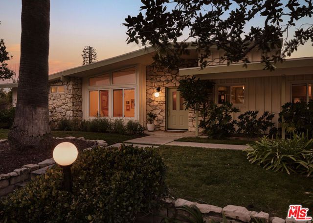 6001 Manton Avenue, Woodland Hills (los Angeles), CA 91367