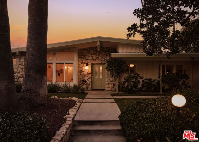 6001 Manton Avenue, Woodland Hills (los Angeles), CA 91367