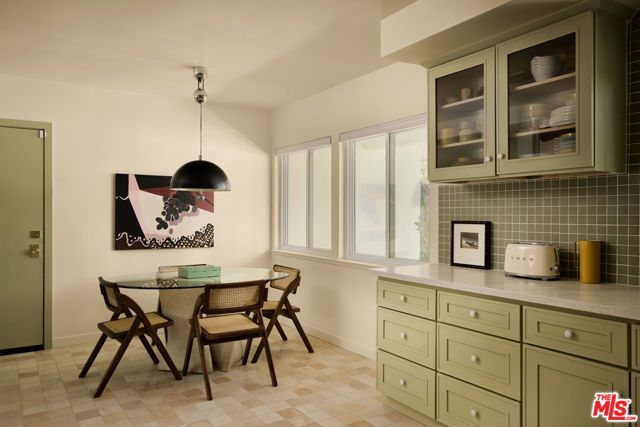 6001 Manton Avenue, Woodland Hills (los Angeles), CA 91367