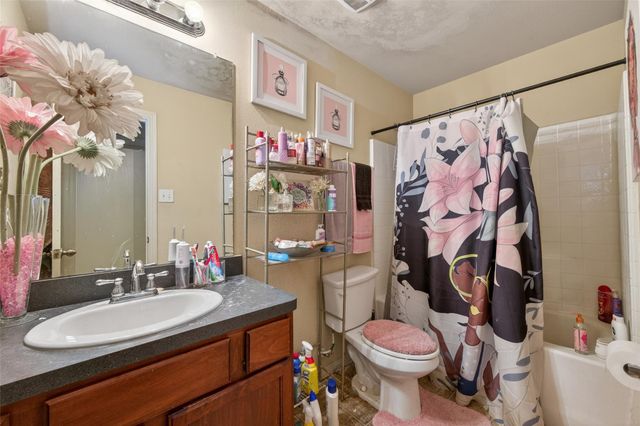 13 N Heritage Oaks Drive, Texas City, TX 77591