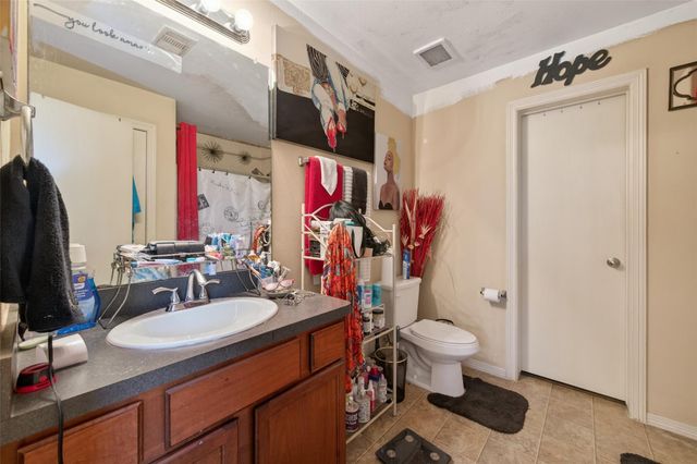 13 N Heritage Oaks Drive, Texas City, TX 77591