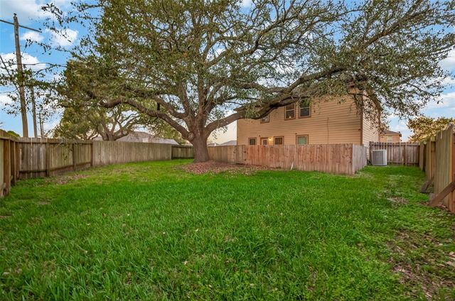 13 N Heritage Oaks Drive, Texas City, TX 77591