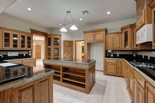 14405 Fossil Creek Lane, Oklahoma City, OK 73134