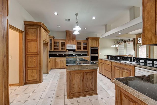 14405 Fossil Creek Lane, Oklahoma City, OK 73134