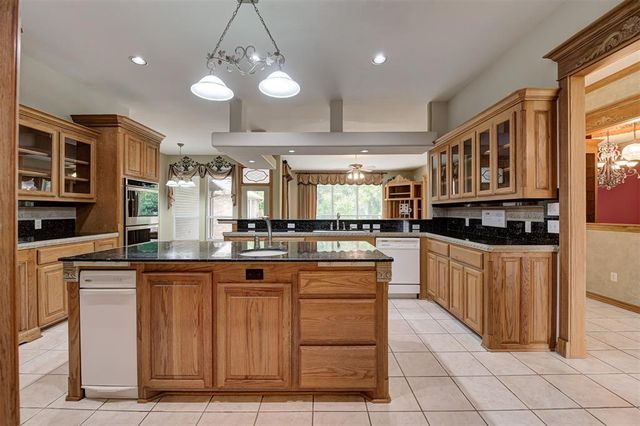 14405 Fossil Creek Lane, Oklahoma City, OK 73134