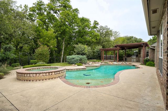 14405 Fossil Creek Lane, Oklahoma City, OK 73134