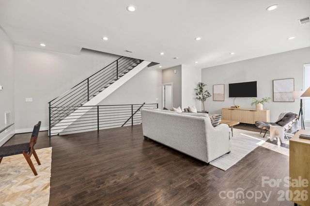 928 Westbrook Drive B, Charlotte, NC 28202