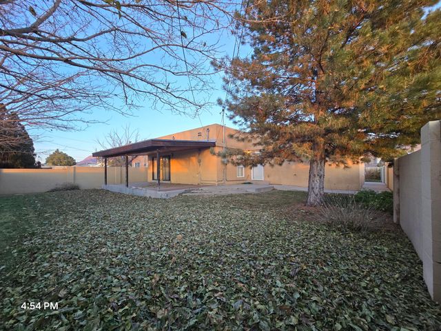 1221 La Charles Drive NE, Albuquerque, NM 87112