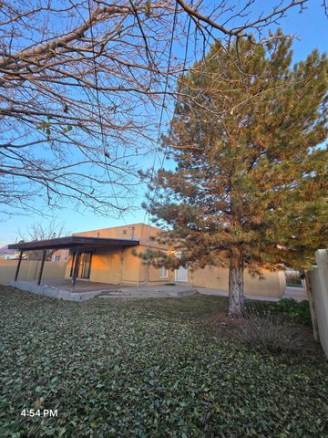 1221 La Charles Drive NE, Albuquerque, NM 87112