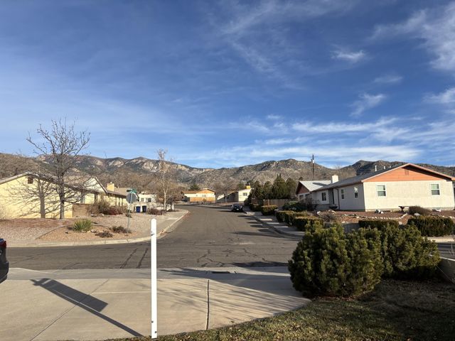 1221 La Charles Drive NE, Albuquerque, NM 87112