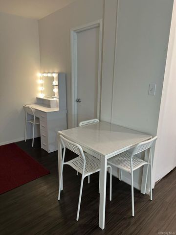 150-38 Union Turnpike 8L, Flushing, NY 11367