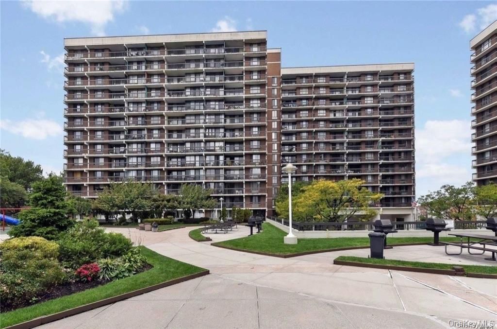 150-38 Union Turnpike 8L, Flushing, NY 11367