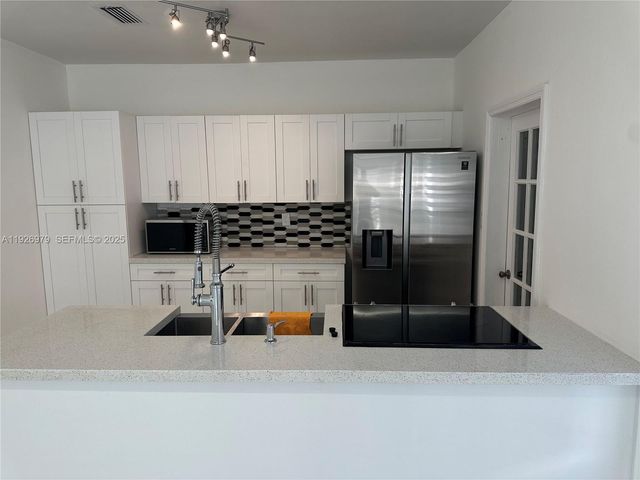 1922 NW 4th St A, Miami, FL 33125