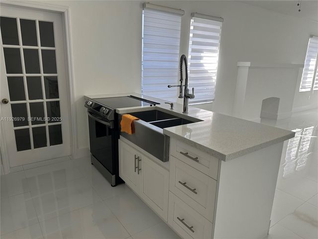 1922 NW 4th St A, Miami, FL 33125