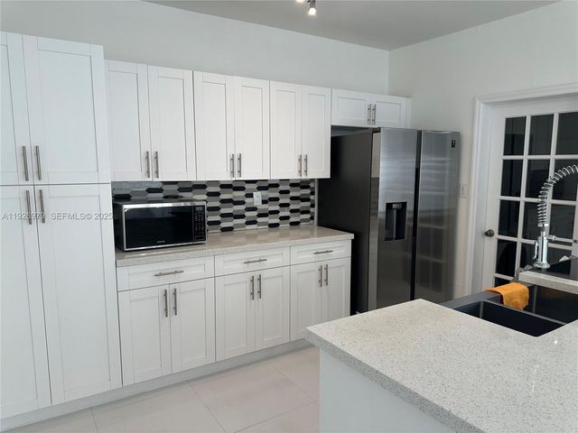 1922 NW 4th St A, Miami, FL 33125