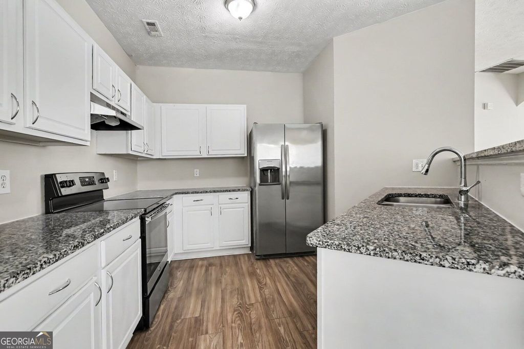 4102 Robin Circle, Atlanta, GA 30349 — photo 5