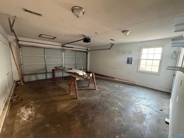 143 Hollington Drive NE, Huntsville, AL 35811