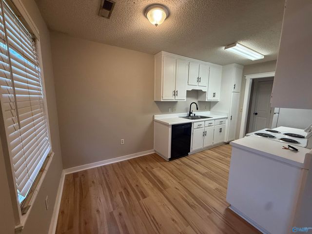 143 Hollington Drive NE, Huntsville, AL 35811