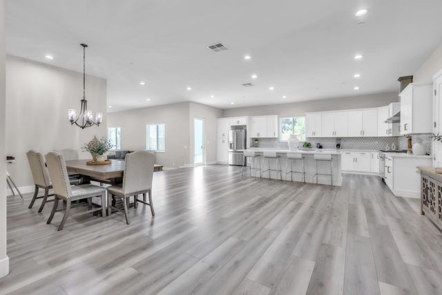 7680 Old Auburn Rd, Citrus Heights, CA 95610