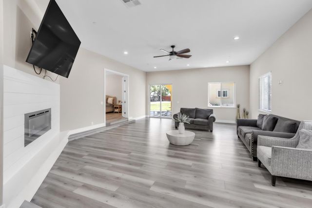 7680 Old Auburn Rd, Citrus Heights, CA 95610