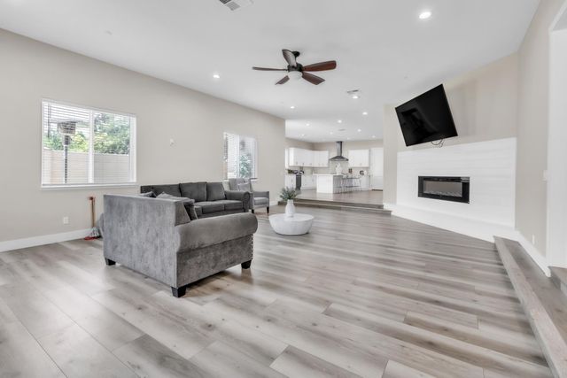 7680 Old Auburn Rd, Citrus Heights, CA 95610