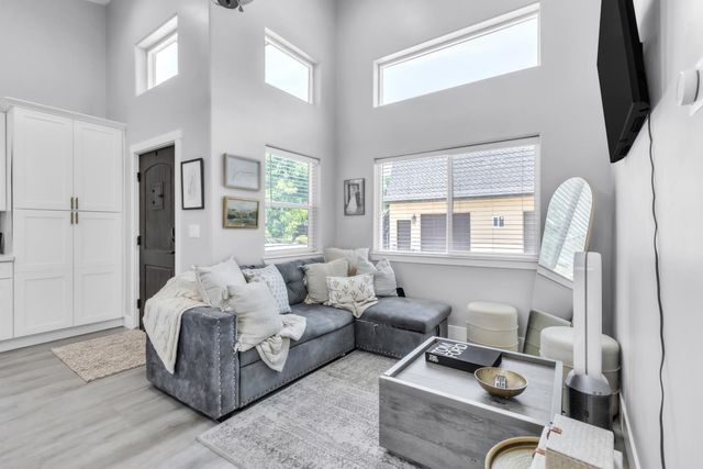 7680 Old Auburn Rd, Citrus Heights, CA 95610