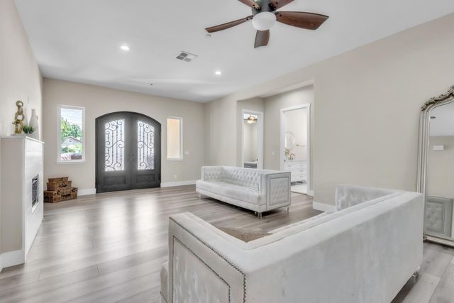 7680 Old Auburn Rd, Citrus Heights, CA 95610