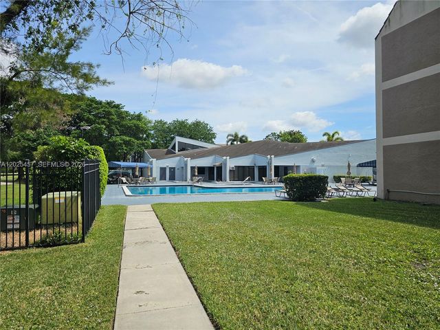 8380 Sands Point Boulevard J110, Tamarac, FL 33321