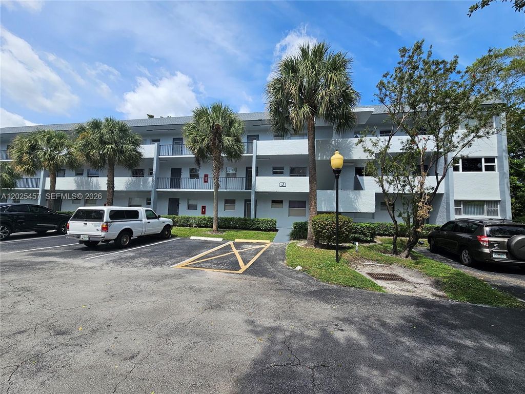 8380 Sands Point Boulevard J110, Tamarac, FL 33321