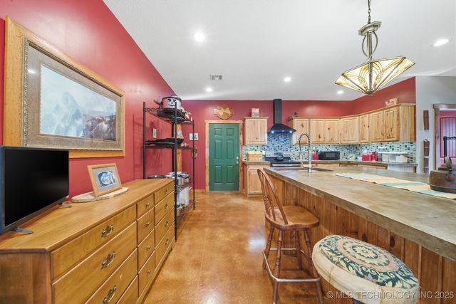 5929 E 430 Road, Adair, OK 74330