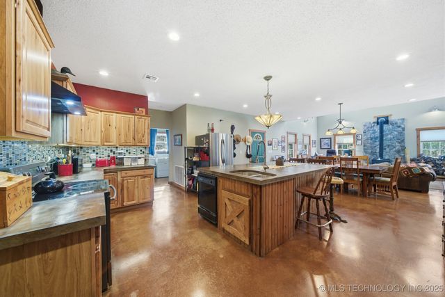 5929 E 430 Road, Adair, OK 74330