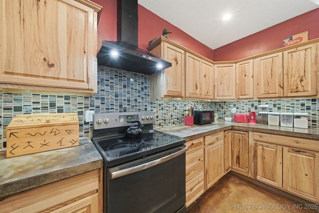 5929 E 430 Road, Adair, OK 74330