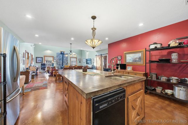 5929 E 430 Road, Adair, OK 74330