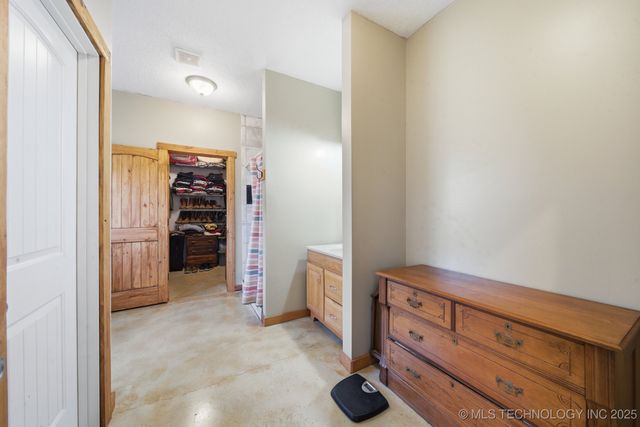 5929 E 430 Road, Adair, OK 74330