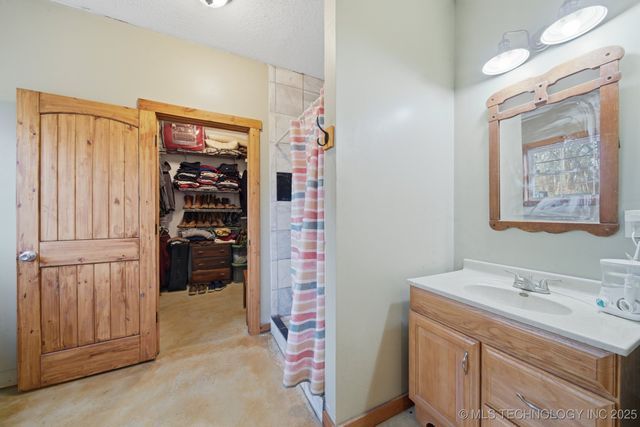 5929 E 430 Road, Adair, OK 74330