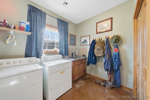 5929 E 430 Road, Adair, OK 74330