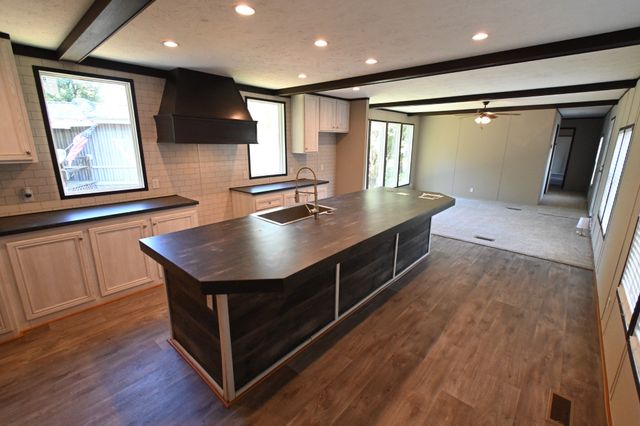 25 Marble Ln, Linden, TN 37096