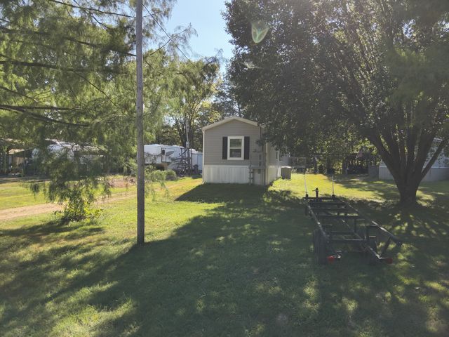 25 Marble Ln, Linden, TN 37096