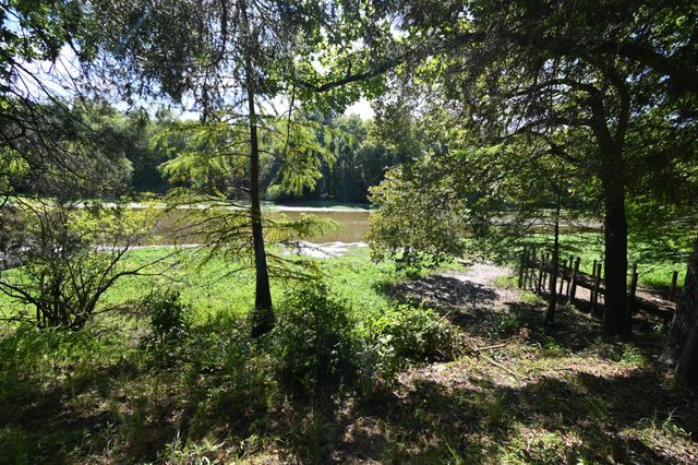 25 Marble Ln, Linden, TN 37096