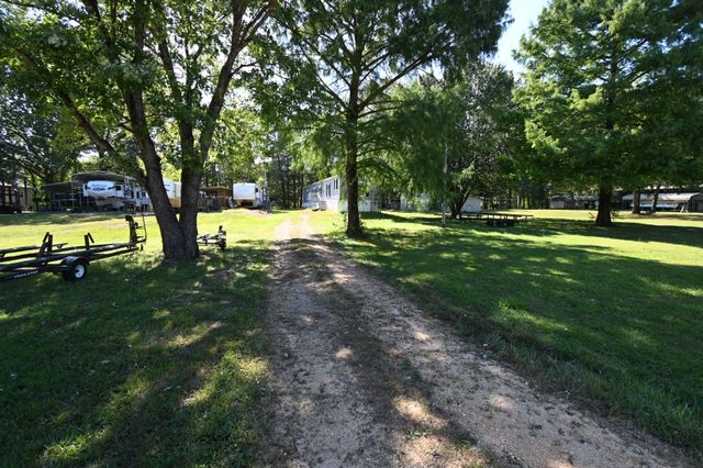 25 Marble Ln, Linden, TN 37096