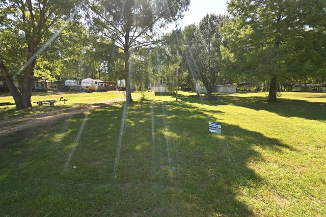 25 Marble Ln, Linden, TN 37096