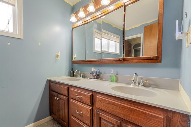 2402 Linda Road, Valparaiso, IN 46383
