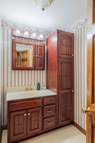 2402 Linda Road, Valparaiso, IN 46383