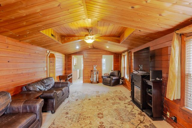 2402 Linda Road, Valparaiso, IN 46383